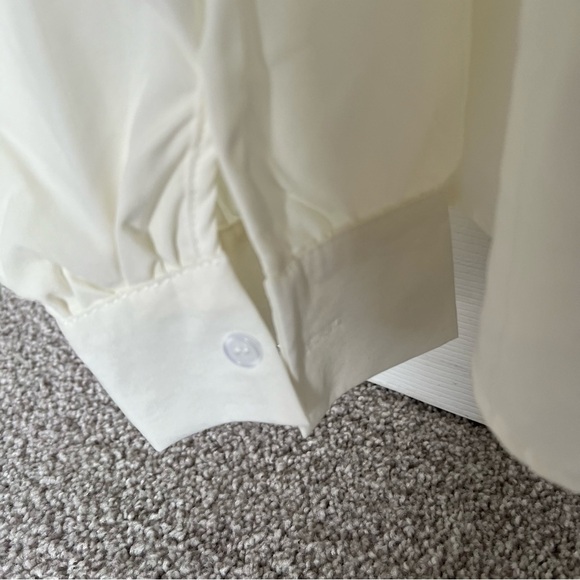 Pretty Little Things deep V plunge long sleeved blouse off white/cream size US10 - Picture 7 of 9